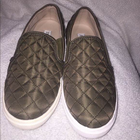Steve Madden Shoes - Steve Madden Olive Green Ecntrcqts
